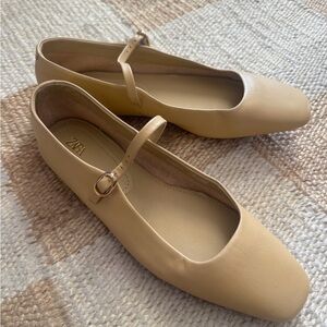 Zara Classic Beige Flats. Never worn